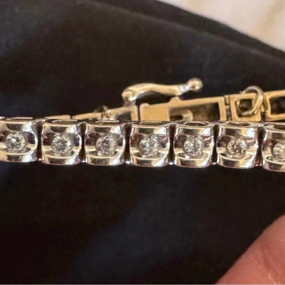 Beautiful 14k tennis bracelet - Picture 1 of 6